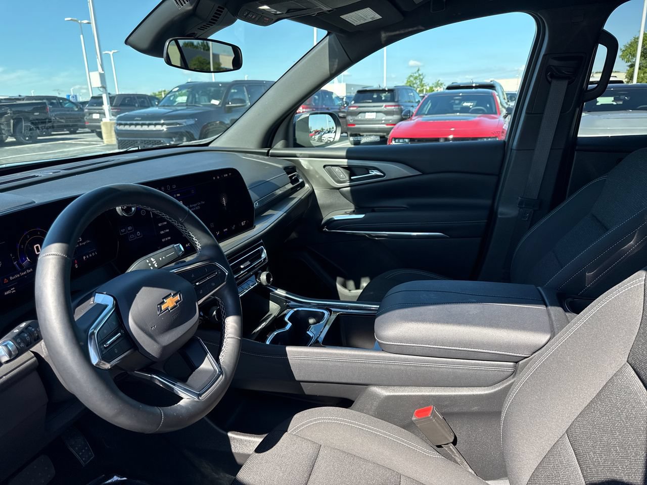 Used 2025 Chevrolet Traverse LT AWD/4WD image 11