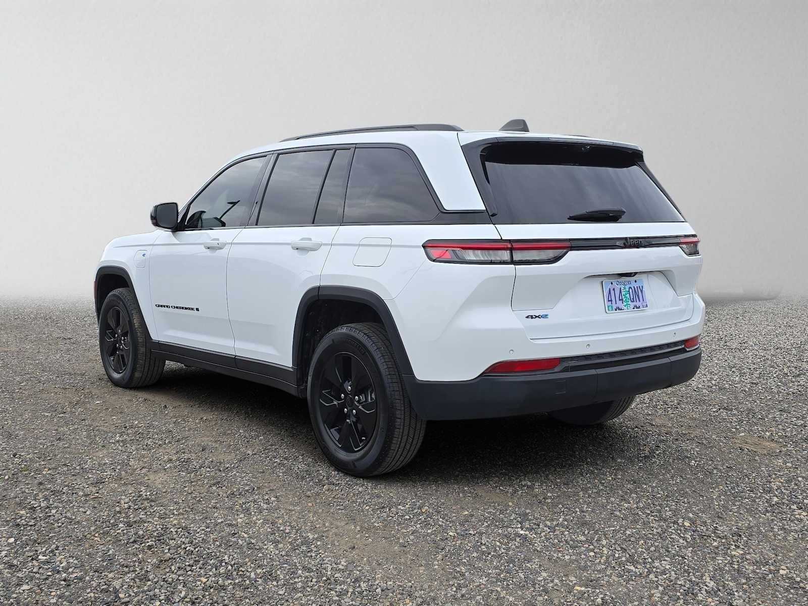 Used 2022 Jeep Grand Cherokee Limited 4xe w/ Luxury Tech Group II AWD/4WD image 5