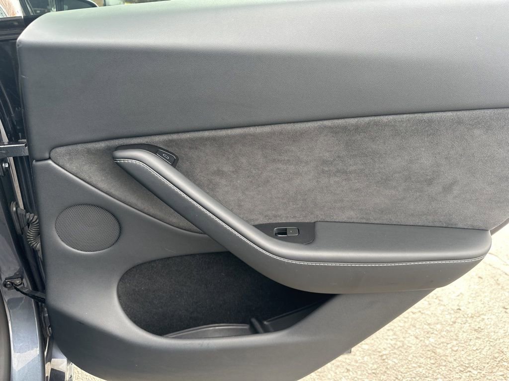 Used 2023 Tesla Model Y Long Range image 24
