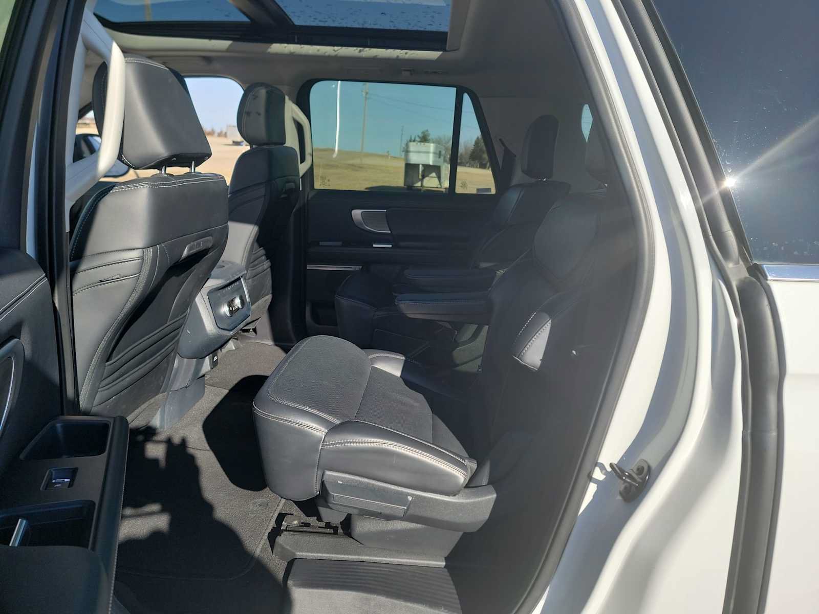 Used 2025 Ford Expedition Max Platinum AWD/4WD image 23