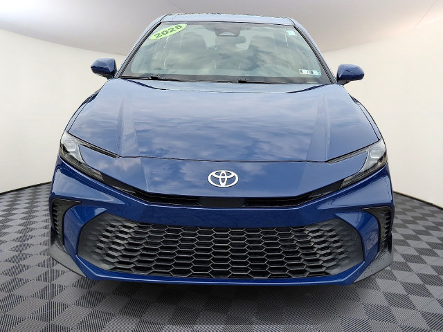 Used 2025 Toyota Camry SE FWD image 2