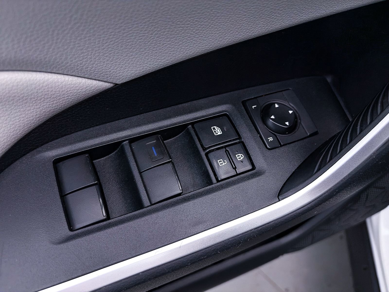 Used 2020 Toyota RAV4 XLE w/ Convenience Package image 13