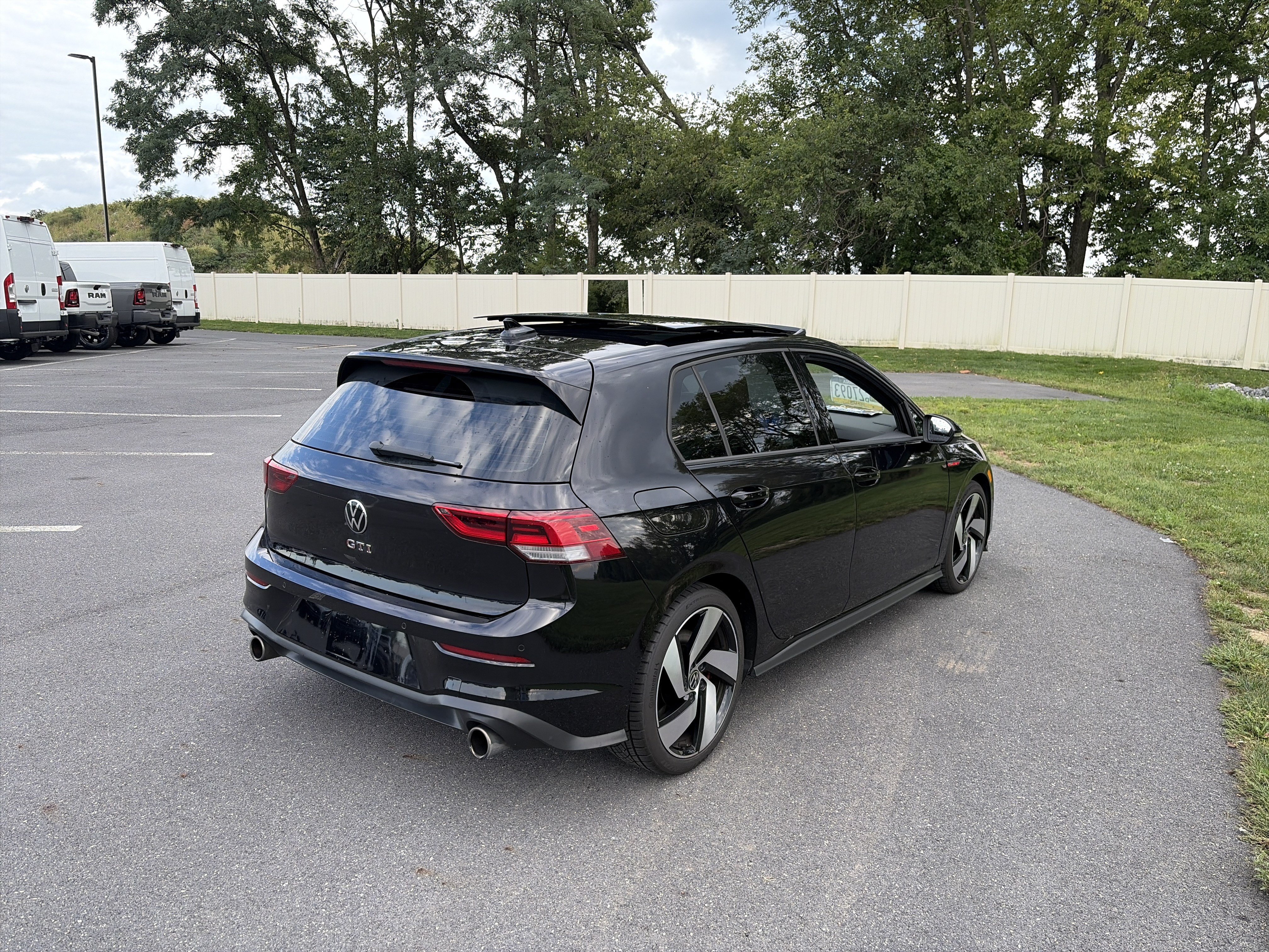 Used 2022 Volkswagen GTI SE FWD image 5