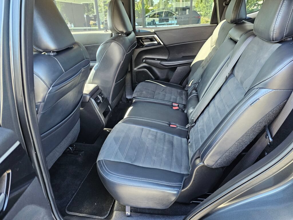 Used 2024 Mitsubishi Outlander SE AWD/4WD image 13