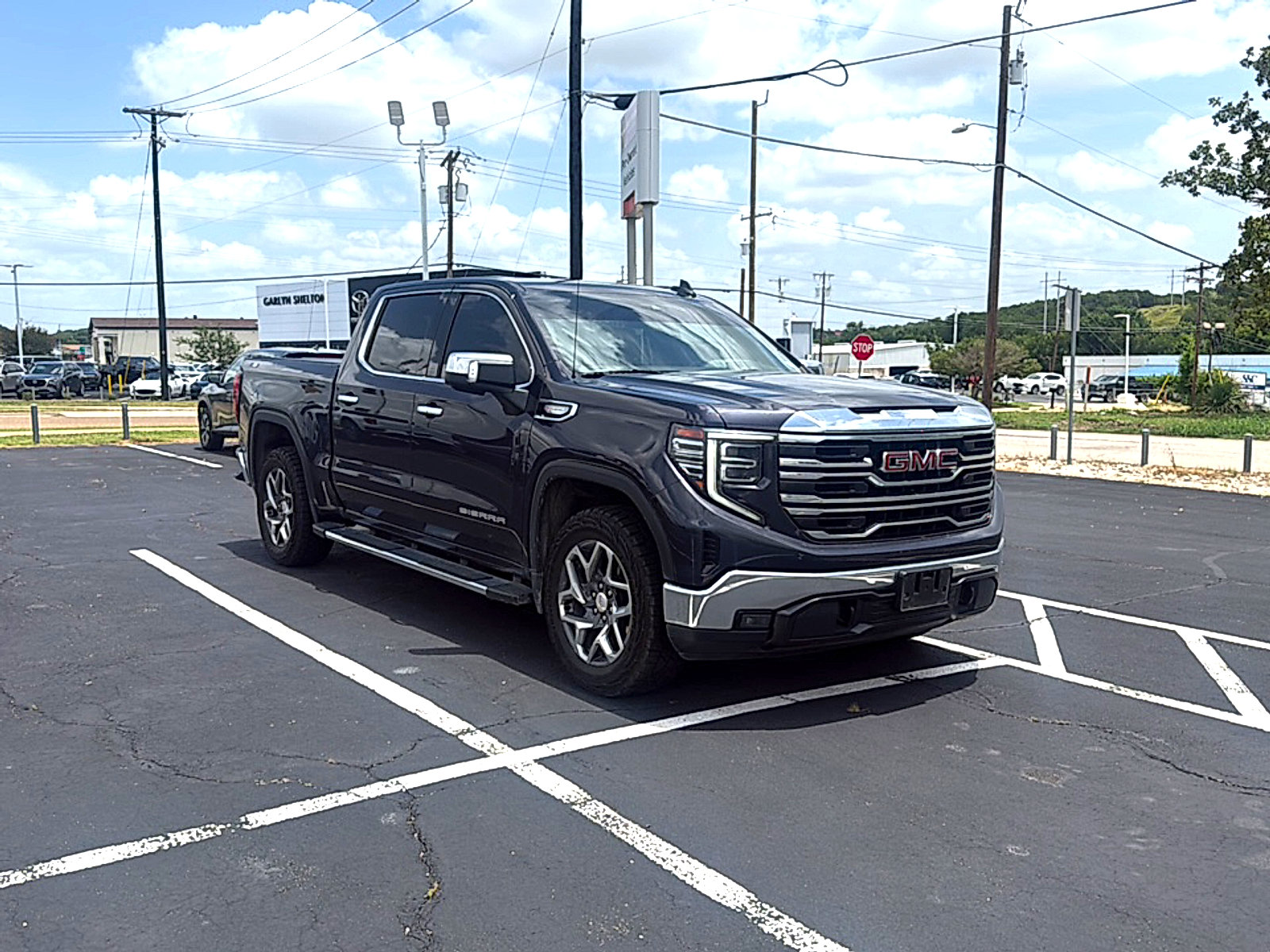 Used 2023 GMC Sierra 1500 SLT AWD/4WD image 3