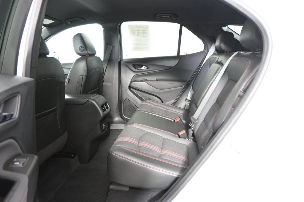 Used 2023 Chevrolet Equinox RS AWD/4WD image 17
