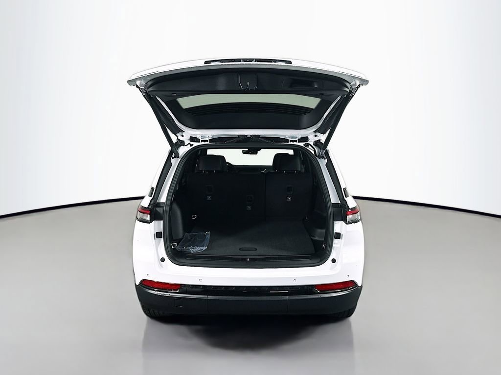 New 2025 Jeep Grand Cherokee Altitude image 16