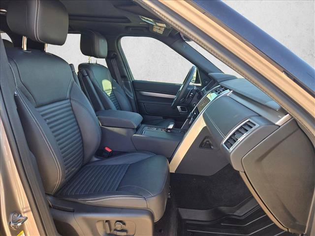 Used 2025 Land Rover Discovery Dynamic SE AWD/4WD image 22