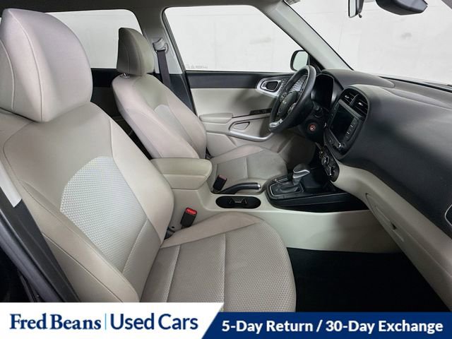 Used 2023 Kia Soul LX image 27