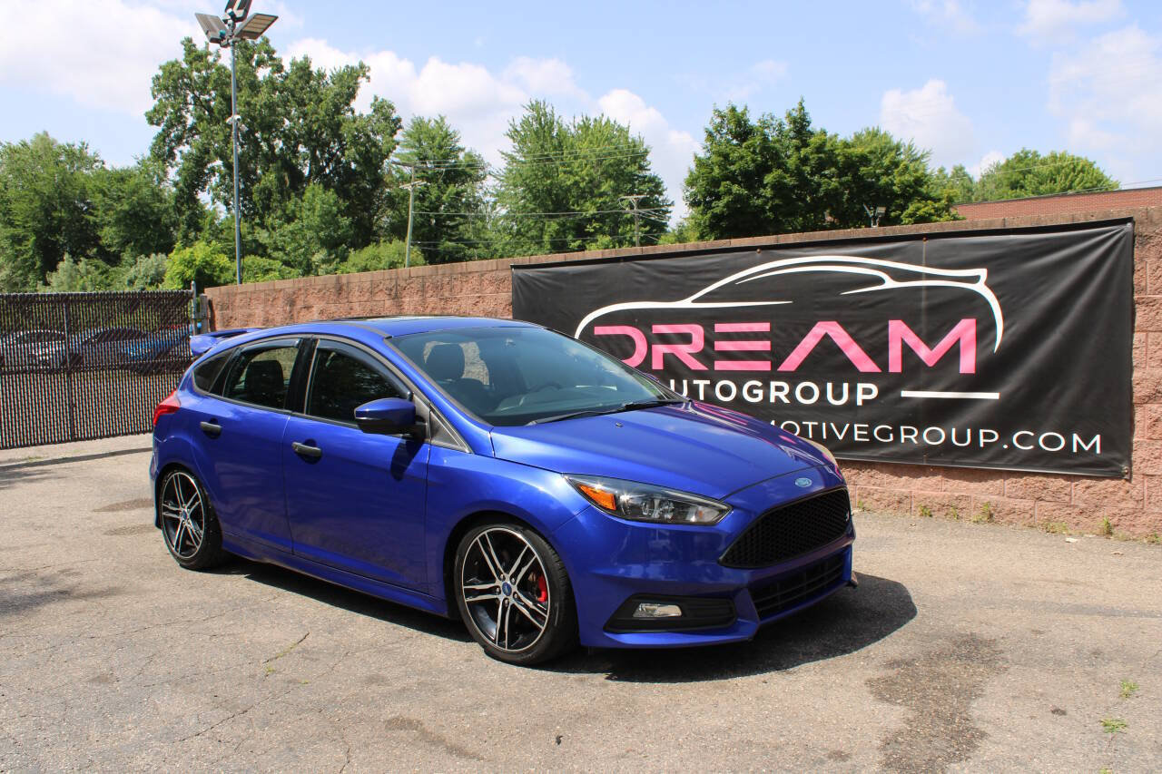 Used 2015 Ford Focus ST w/ Equipment Group 401A FWD image 4