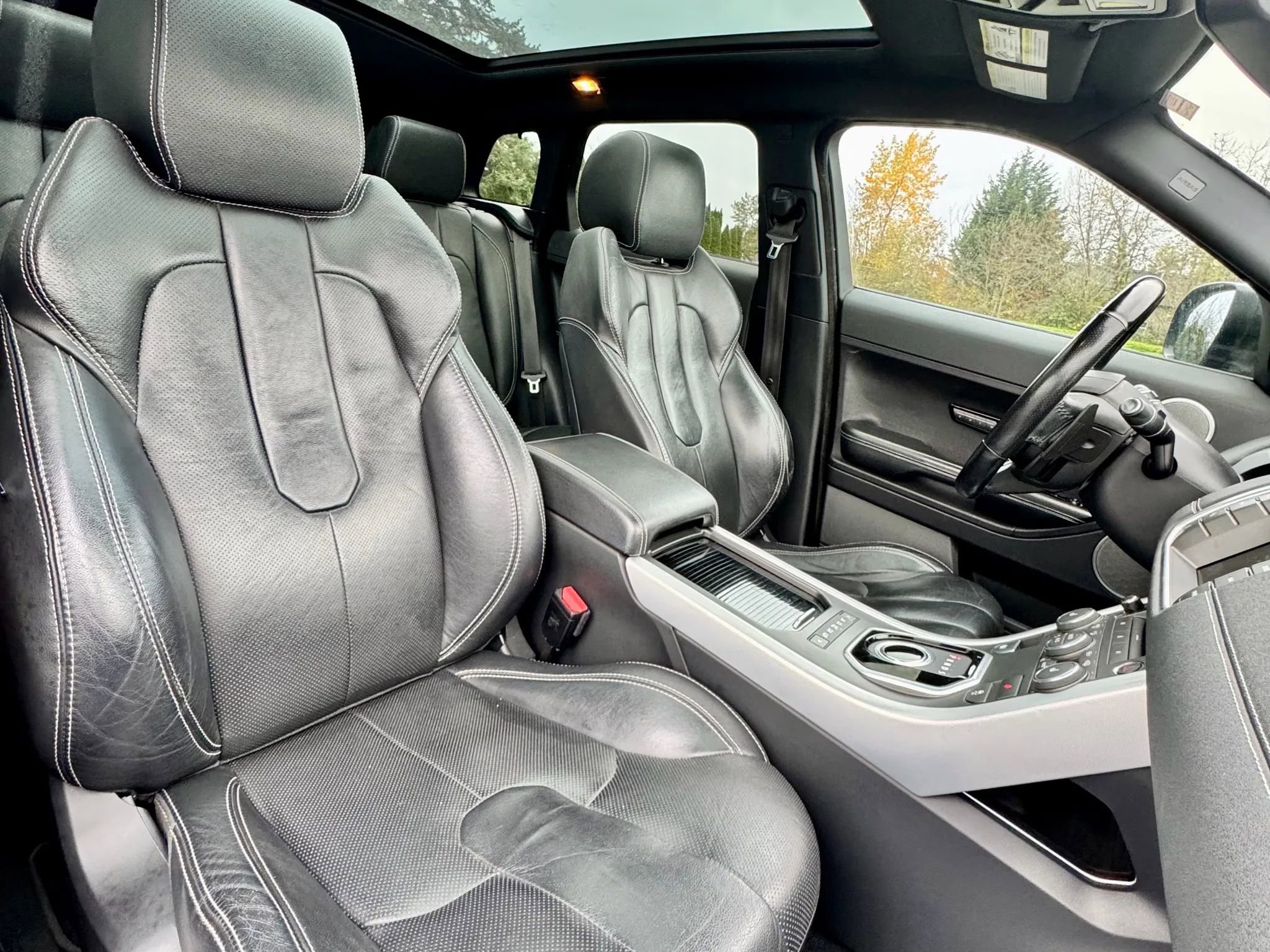 Used 2012 Land Rover Range Rover Evoque Dynamic image 11