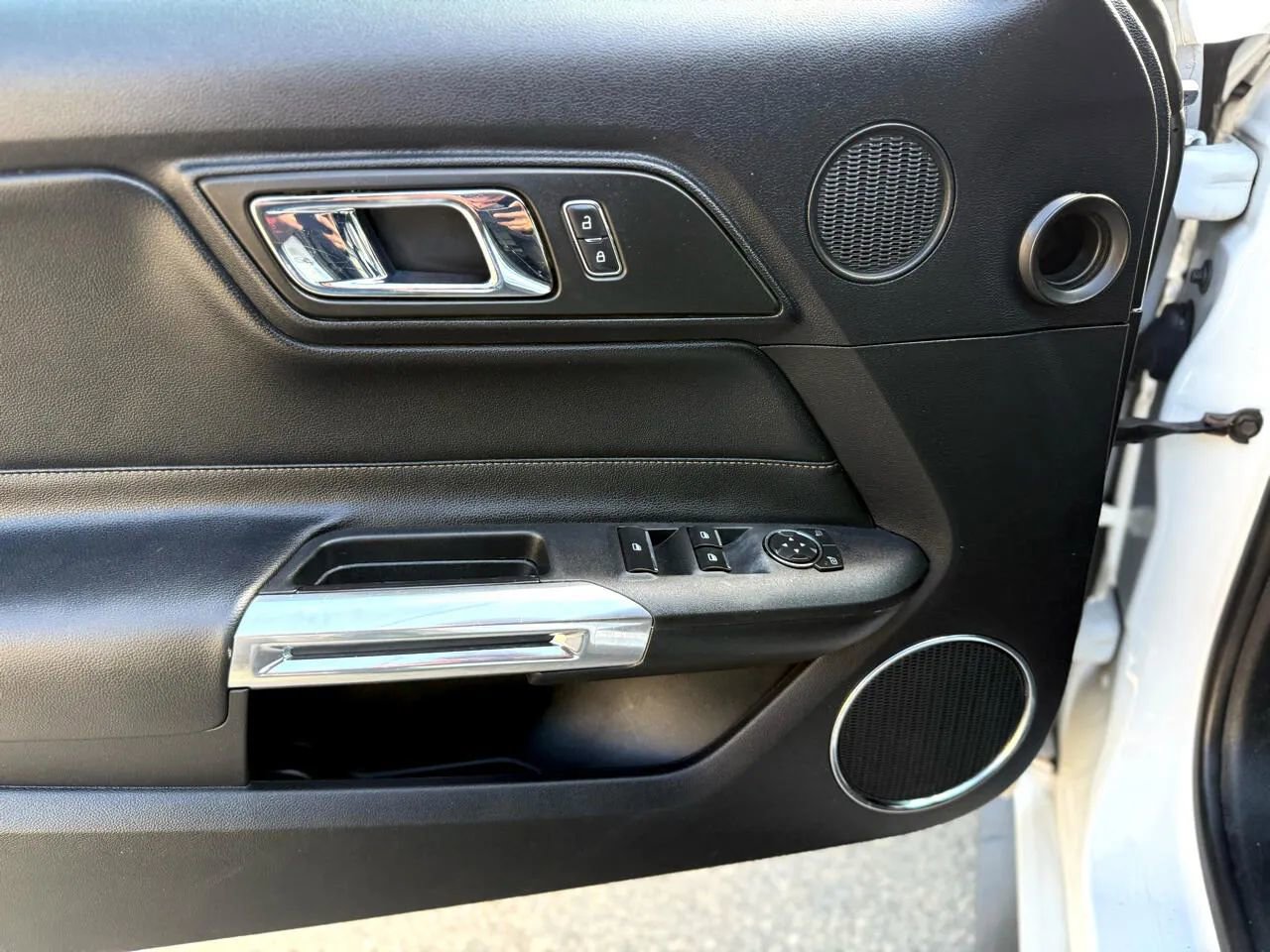 Used 2016 Ford Mustang Premium image 22