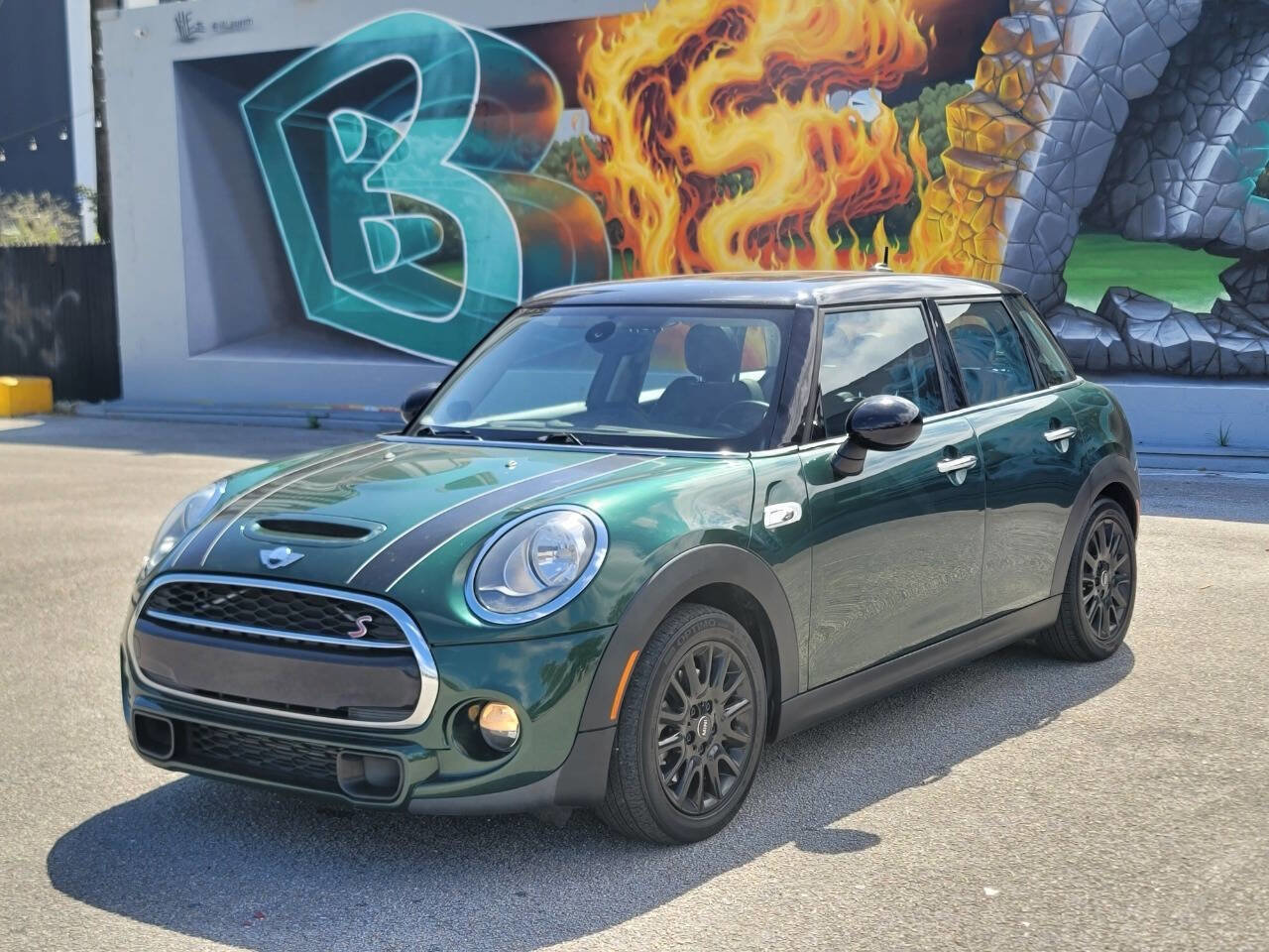 Used 2016 MINI Cooper S image 1