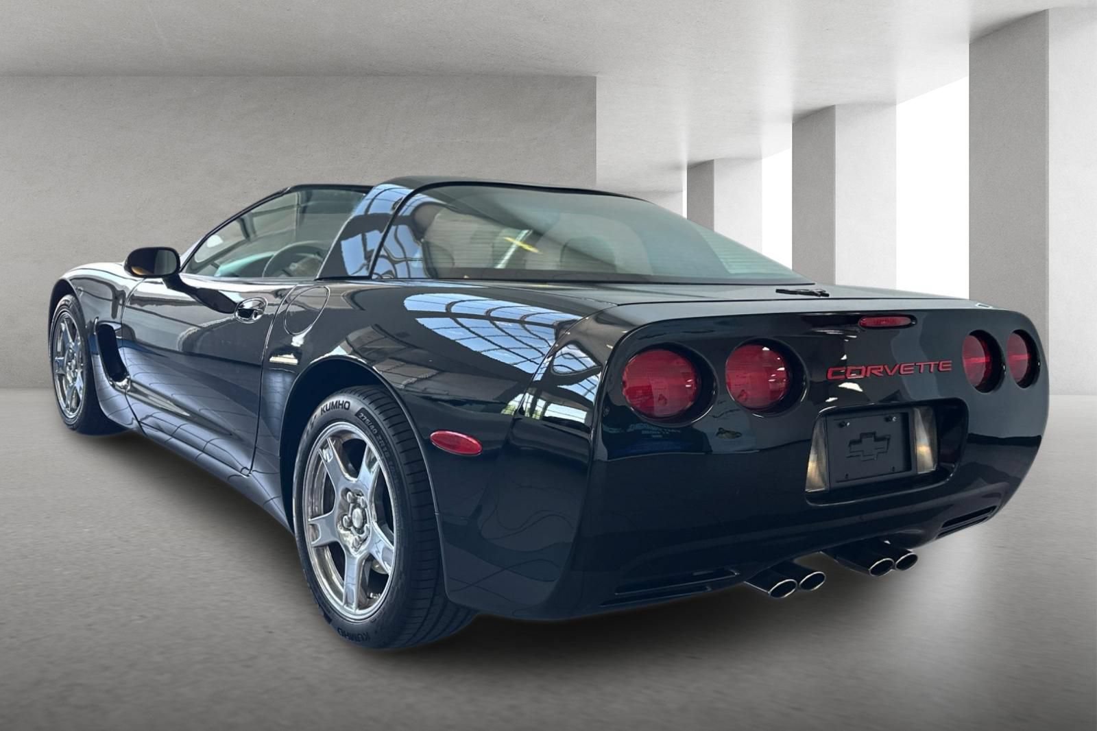 Used 1997 Chevrolet Corvette Coupe RWD image 6