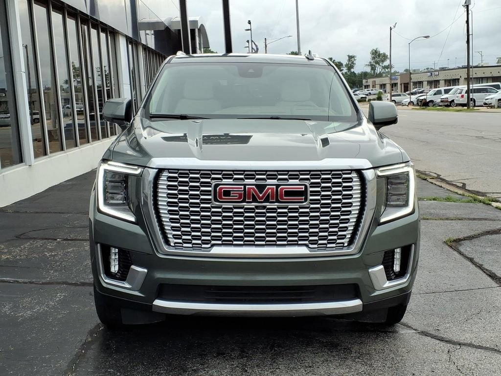 Used 2023 GMC Yukon XL Denali AWD/4WD image 2