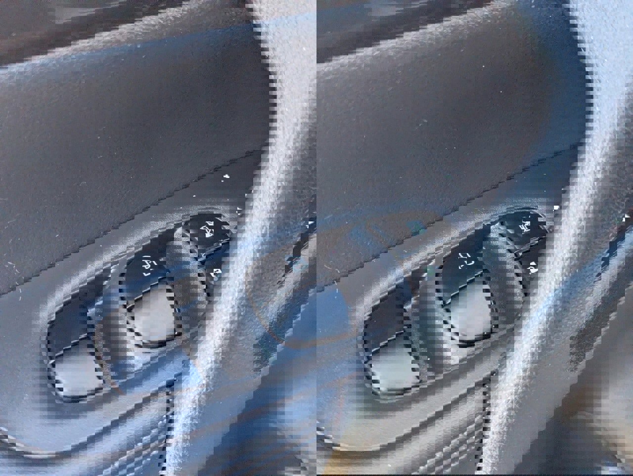 Used 2018 Nissan Rogue SV image 22