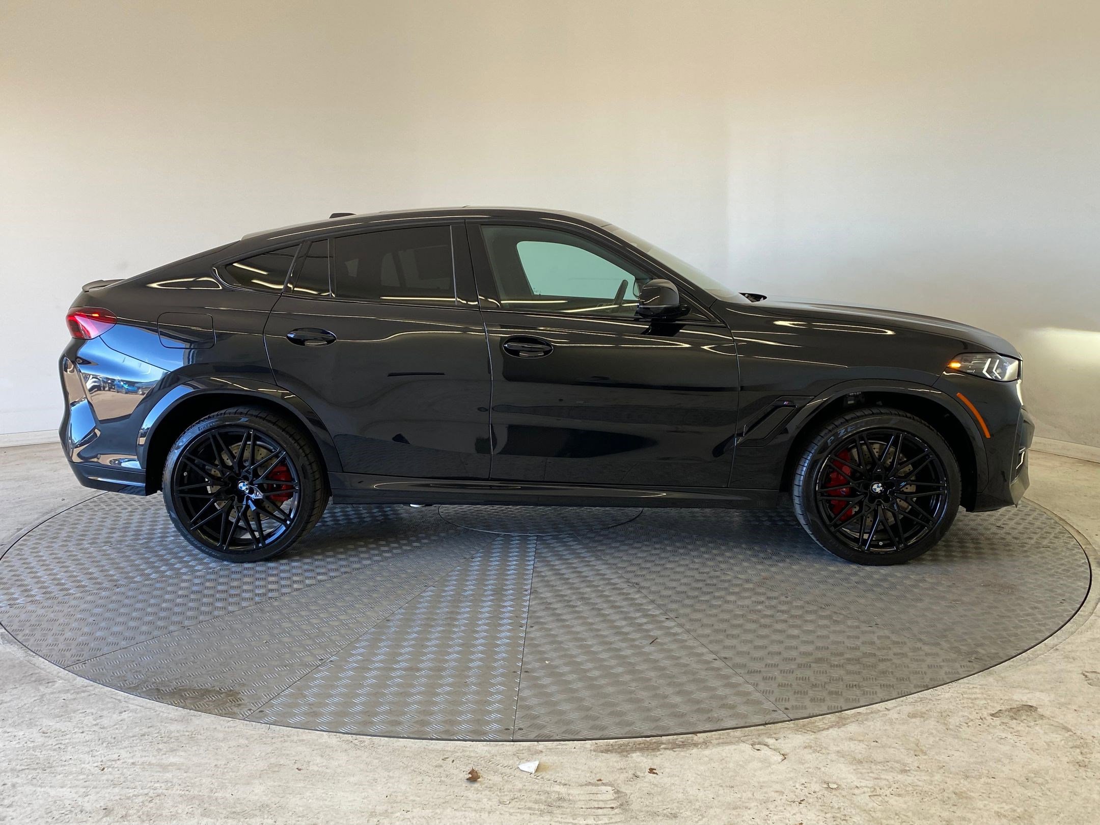 Used 2026 BMW X6 M Competition w/ Executive Package image 8