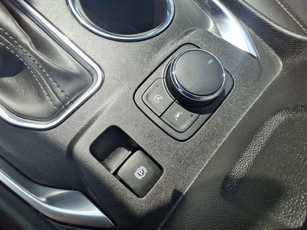 Used 2023 Chevrolet Traverse Premier image 21