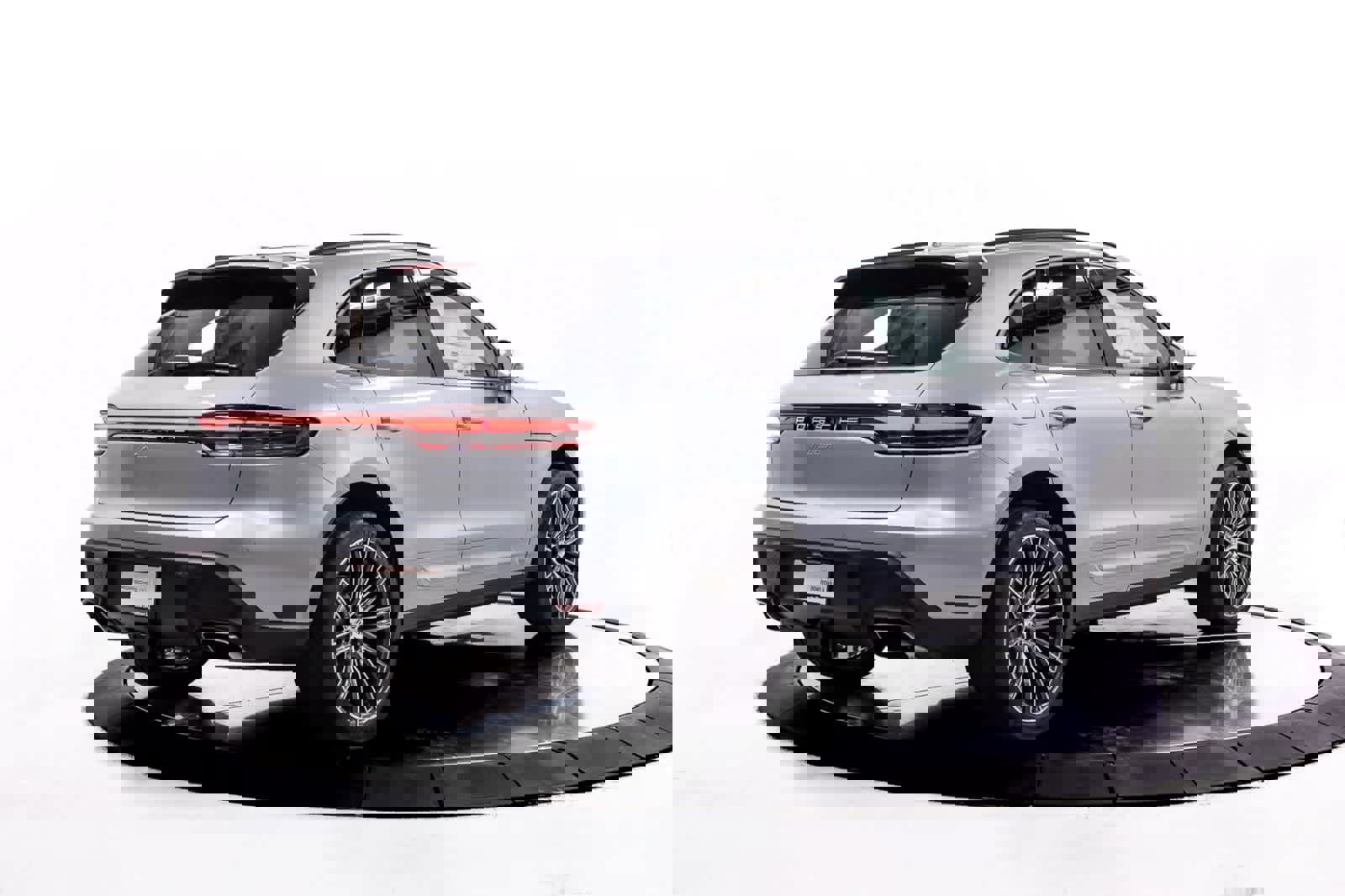 Certified 2026 Porsche Macan image 7