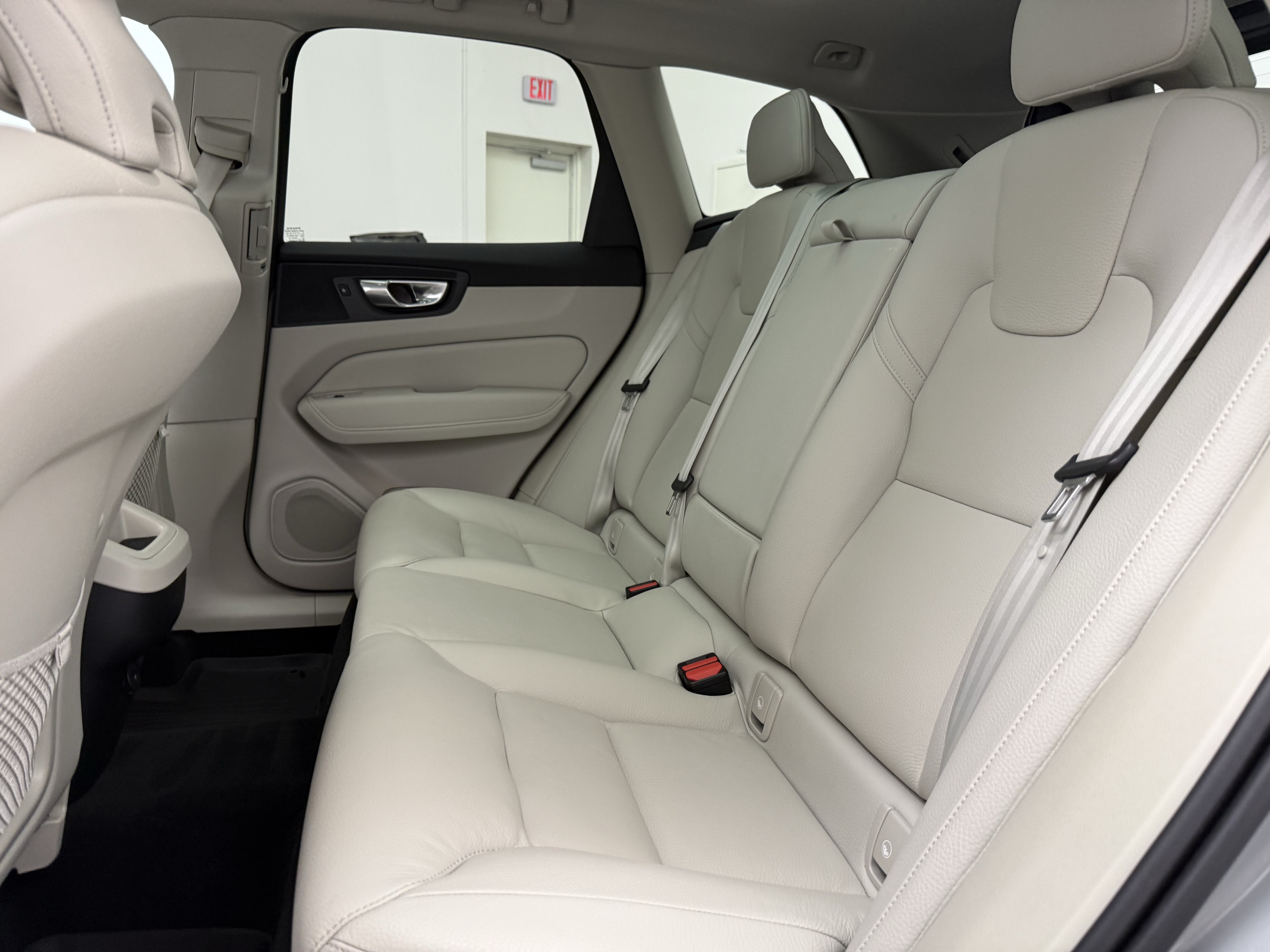 Certified 2024 Volvo XC60 B5 Plus w/ Protection Package AWD/4WD image 27