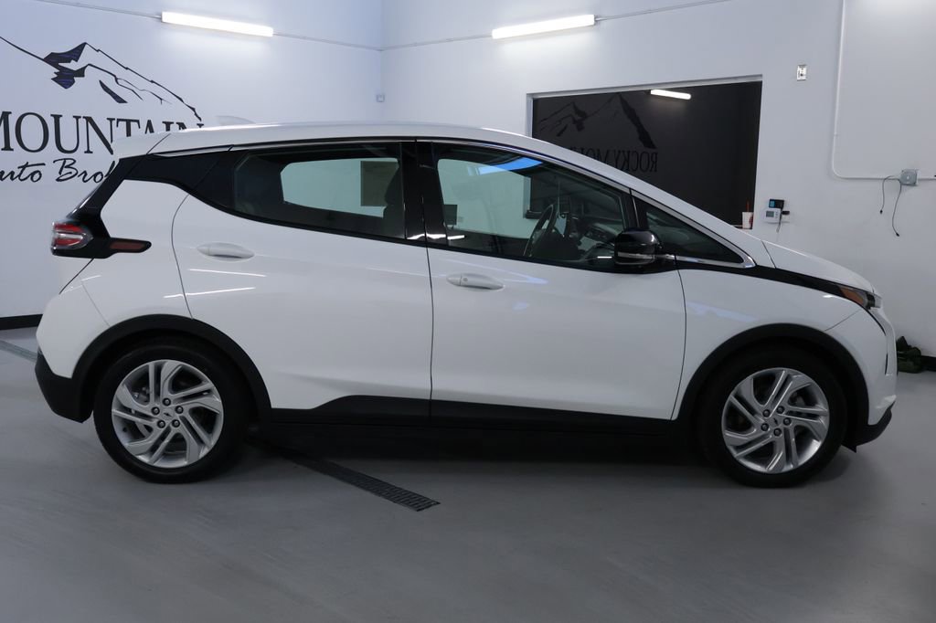 Used 2022 Chevrolet Bolt LT w/ Driver Confidence Package image 8