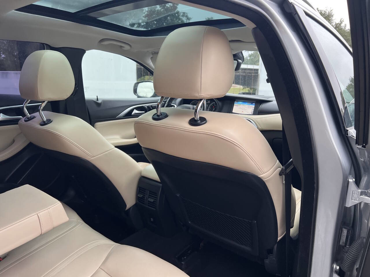 Used 2018 INFINITI QX30 Premium w/ Navigation Package image 45