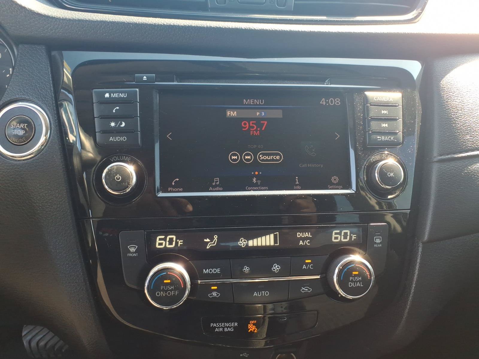 Used 2018 Nissan Rogue SV AWD/4WD image 26