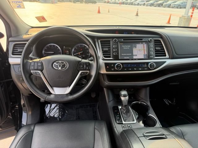 Used 2018 Toyota Highlander XLE AWD/4WD image 13