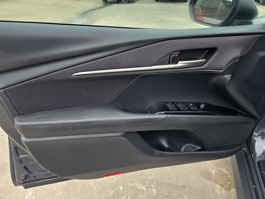 Used 2025 Toyota Camry LE FWD image 11