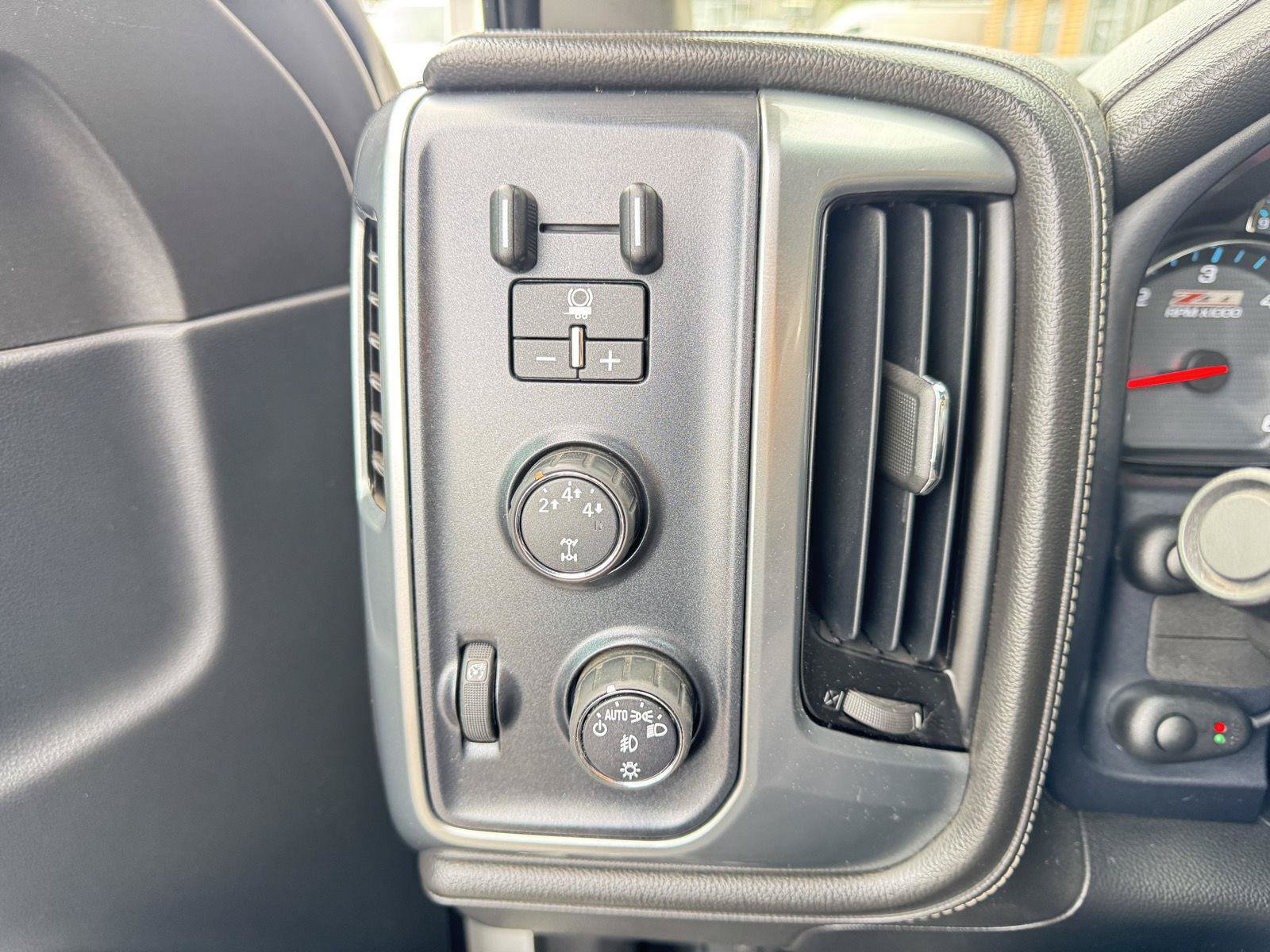 Used 2015 Chevrolet Silverado 2500 LTZ AWD/4WD image 23