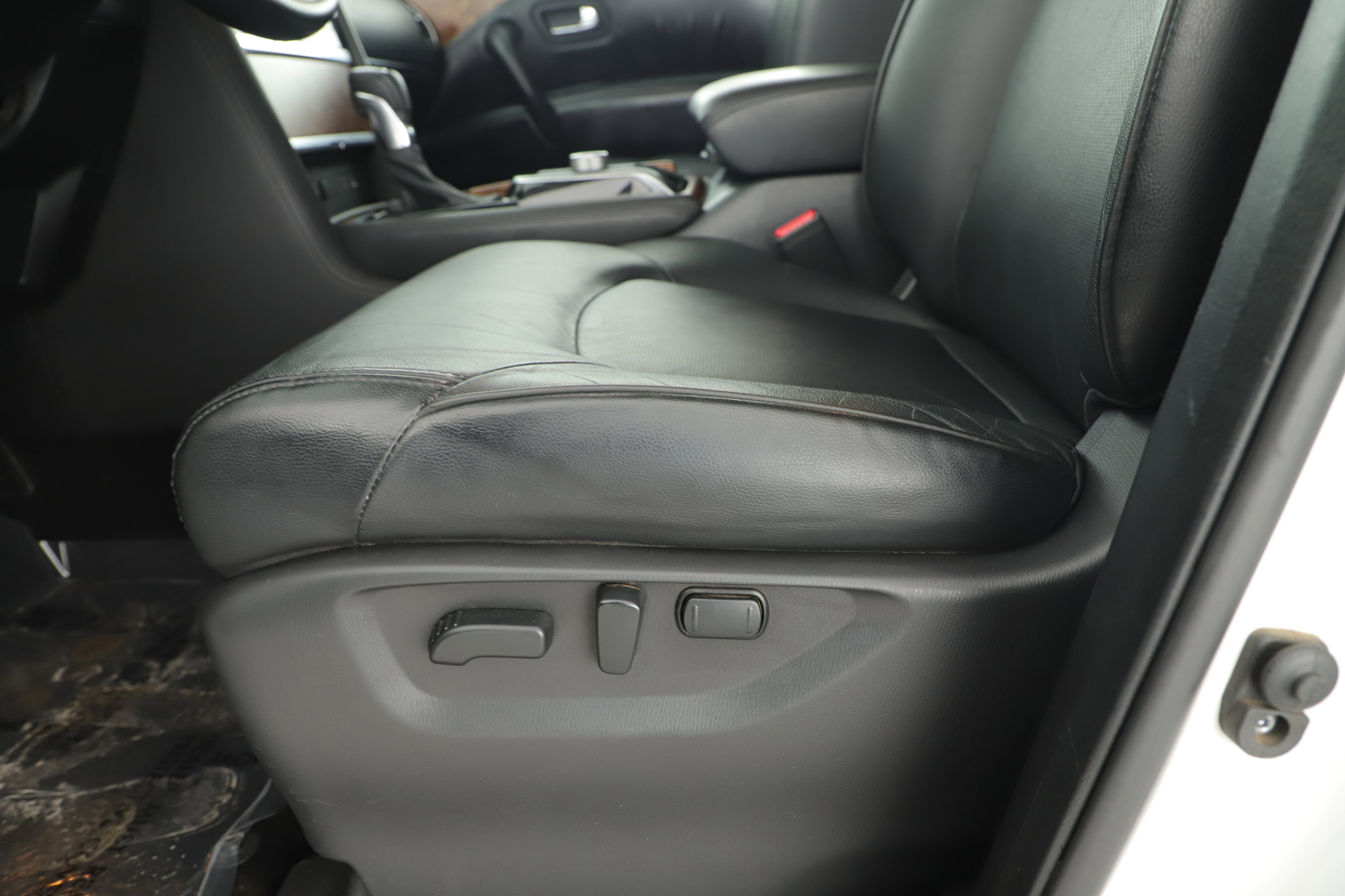 Used 2024 Nissan Armada SL w/ Captain's Chairs Package image 10