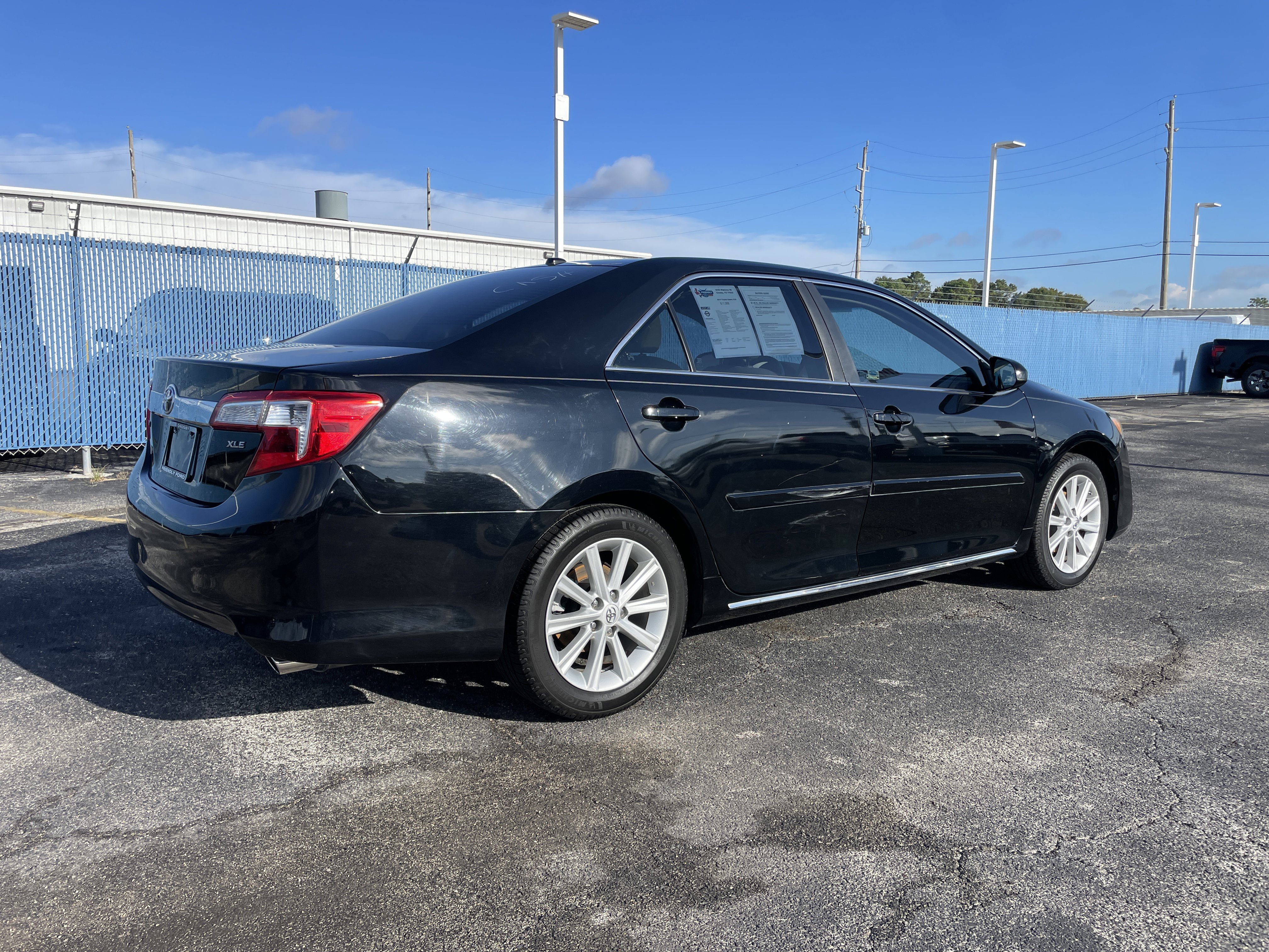 Used 2014 Toyota Camry XLE image 2