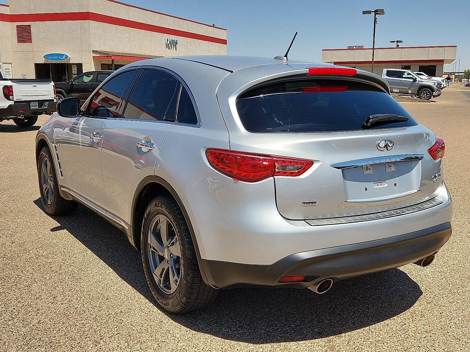 Used 2017 INFINITI QX70 AWD image 3