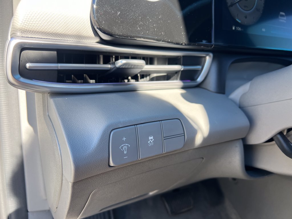 Used 2024 Hyundai Elantra SEL FWD image 22