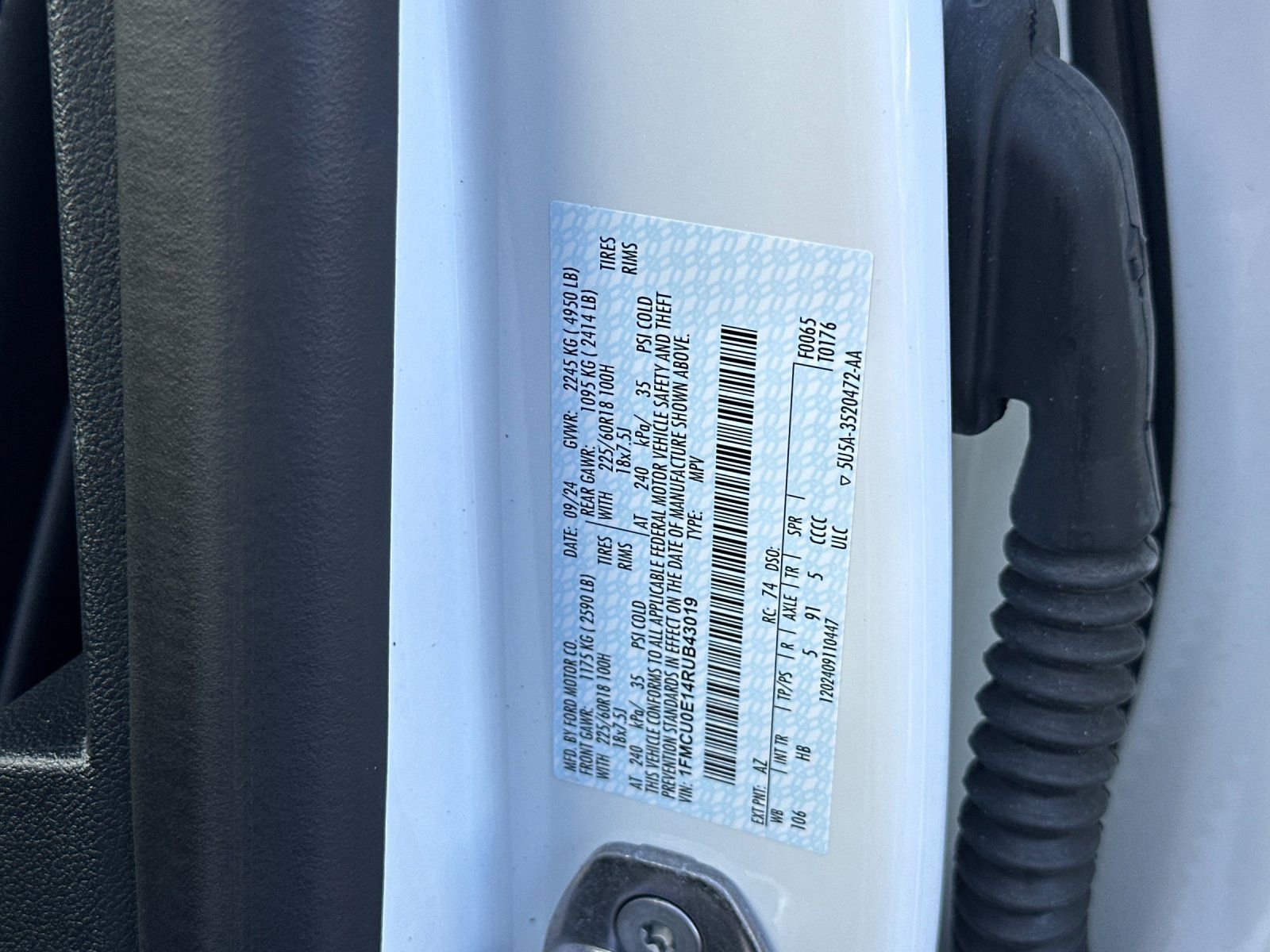 Used 2024 Ford Escape SE image 29