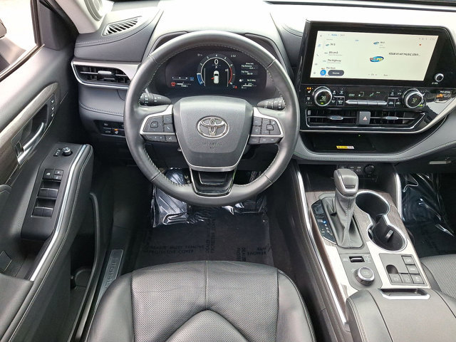 Used 2023 Toyota Highlander Limited image 23