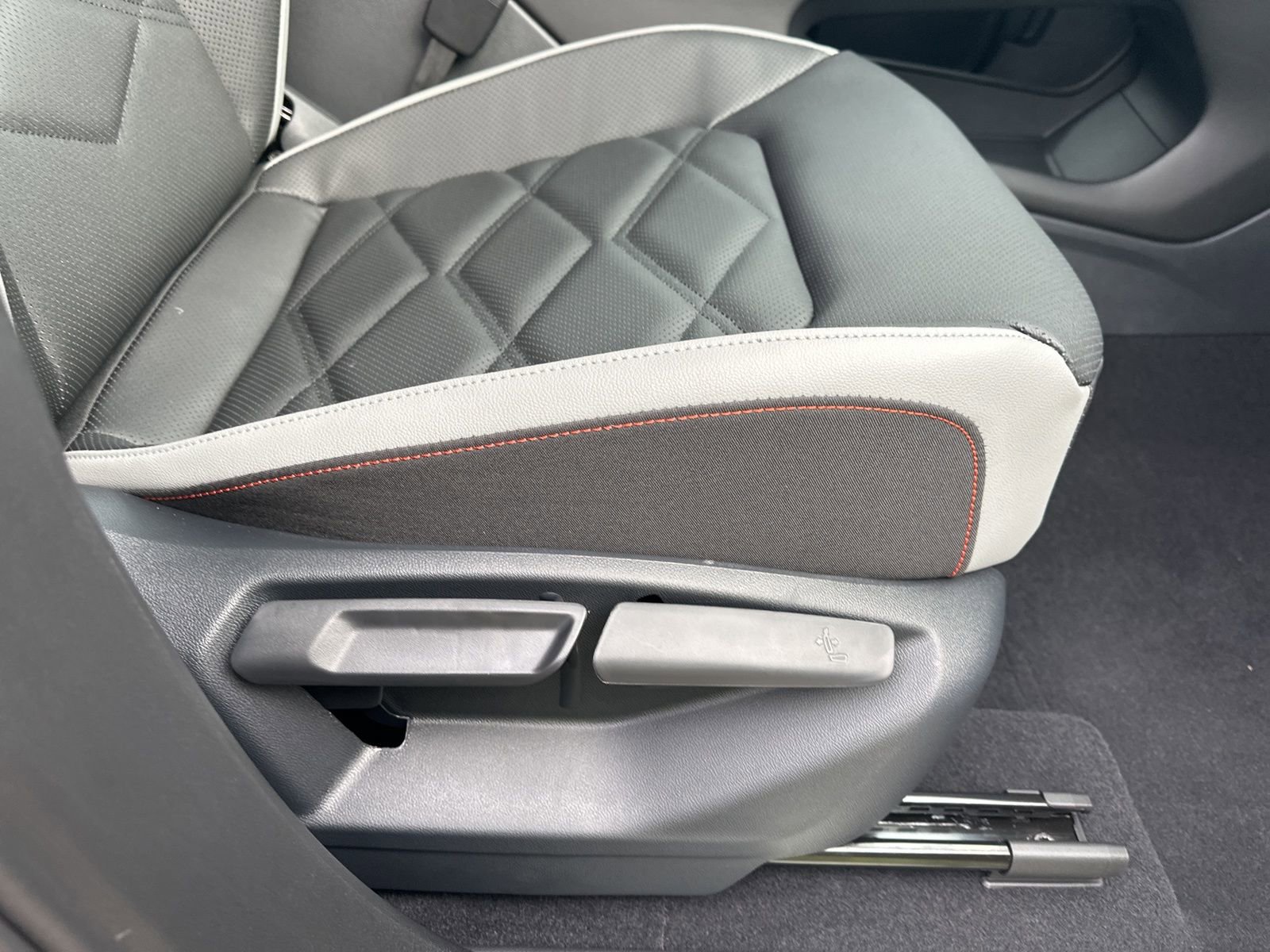 New 2026 Volkswagen Atlas Peak Edition image 44