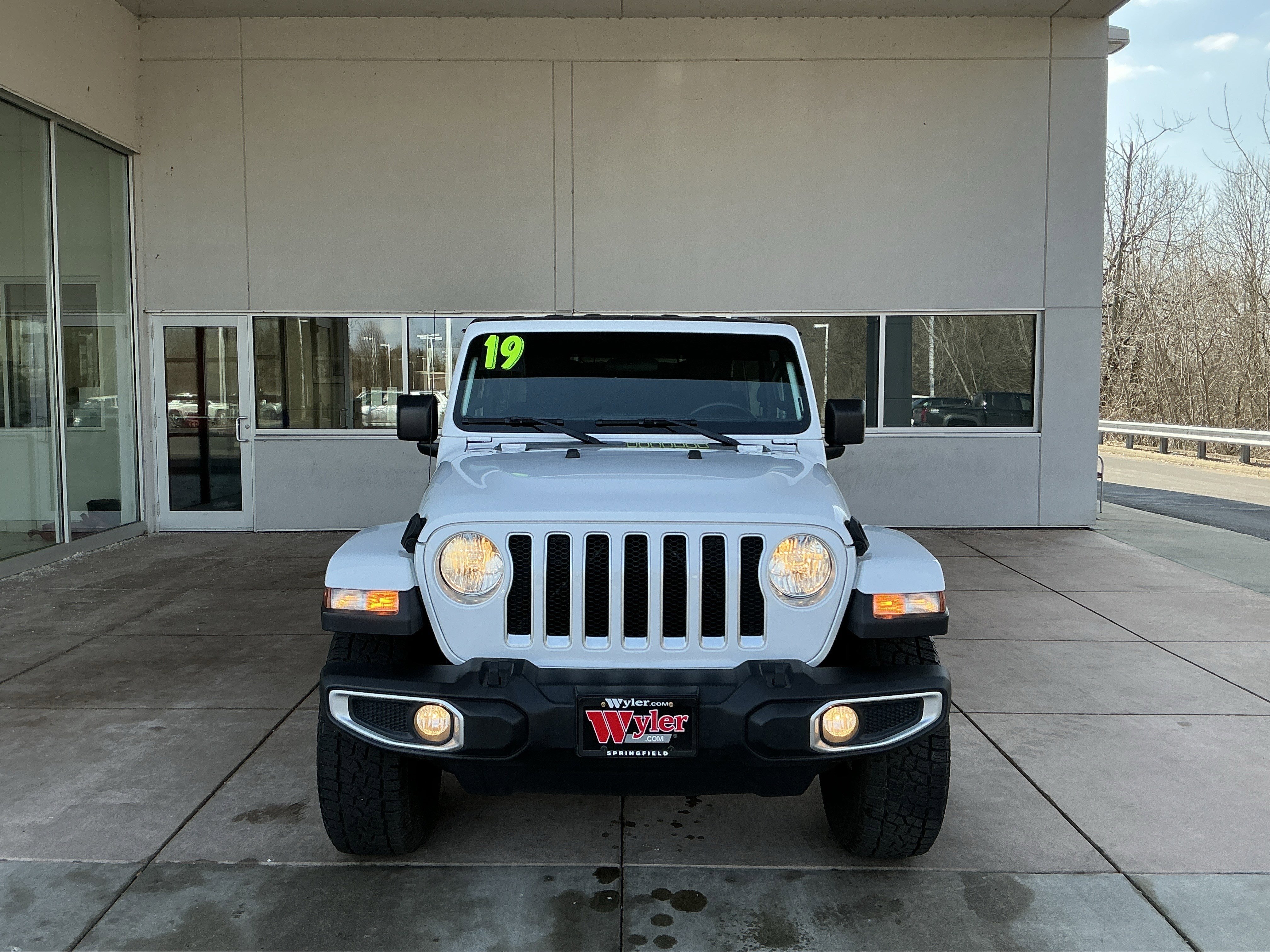 Used 2019 Jeep Wrangler Unlimited Sahara image 2