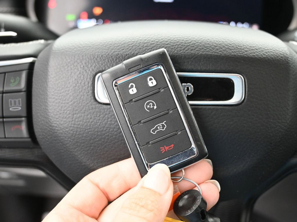 Used 2024 Jeep Grand Cherokee Altitude image 35