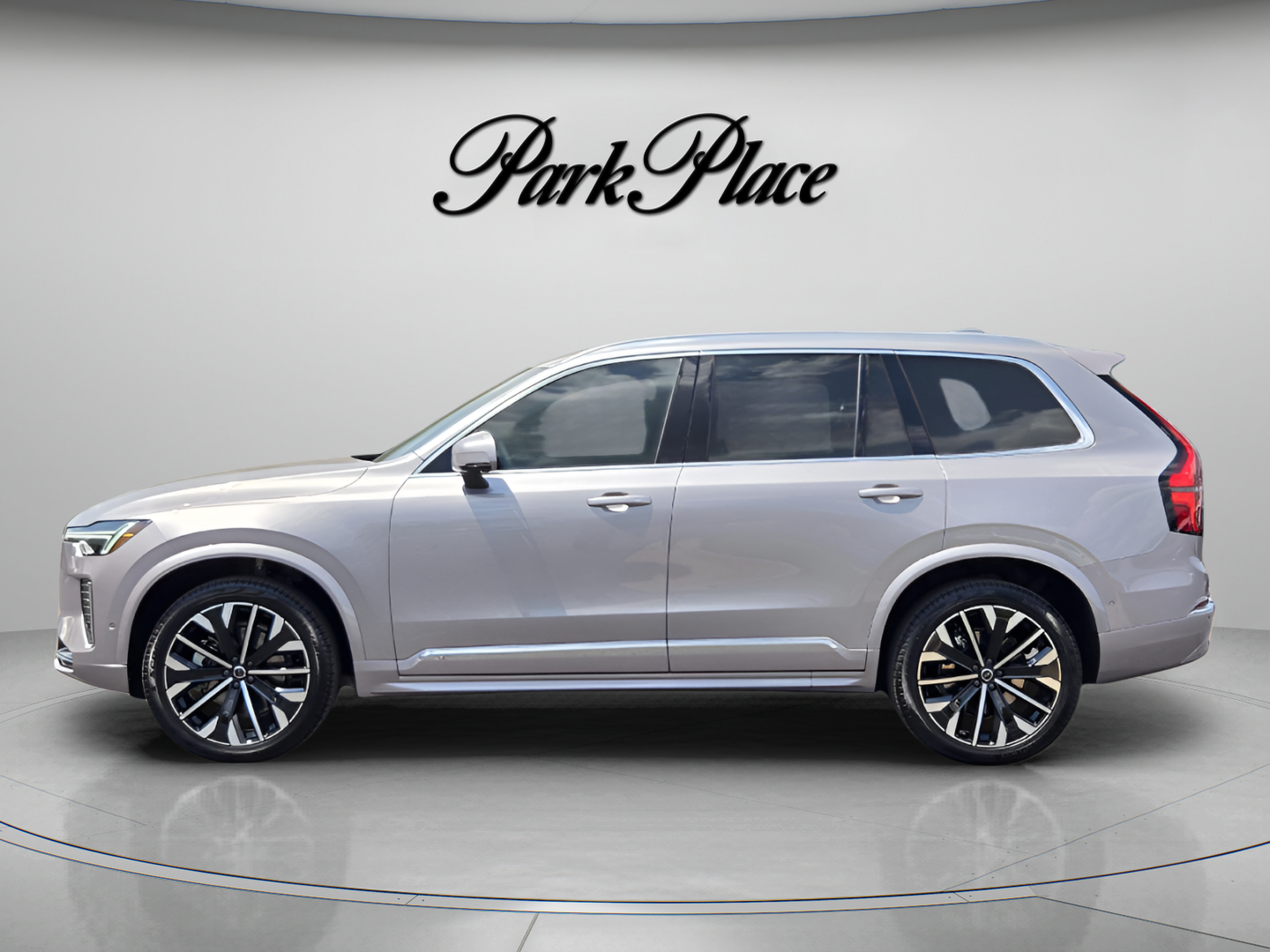 Used 2026 Volvo XC90 B6 Plus w/ Protection Package Premier AWD/4WD image 2