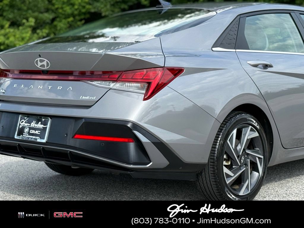 Used 2024 Hyundai Elantra Limited FWD image 16
