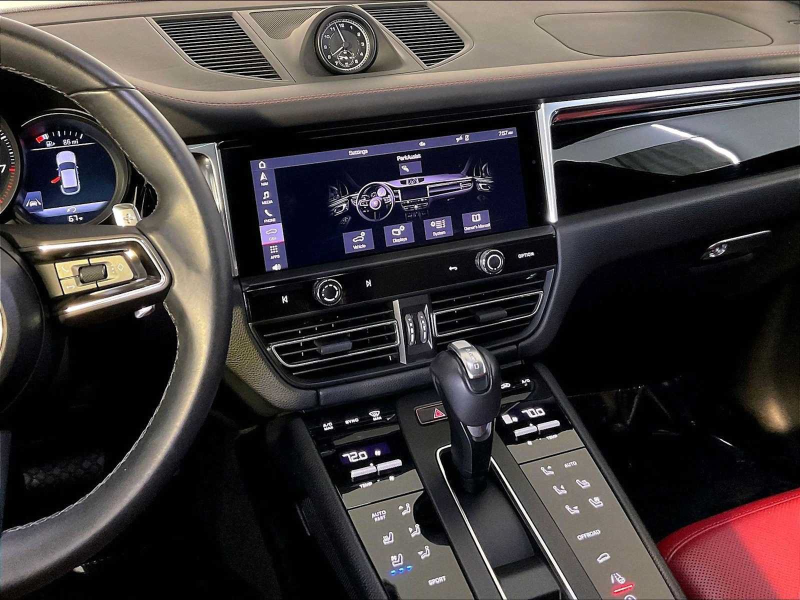 Used 2024 Porsche Macan AWD/4WD image 16