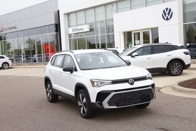 Used 2025 Volkswagen Taos S AWD/4WD image 1