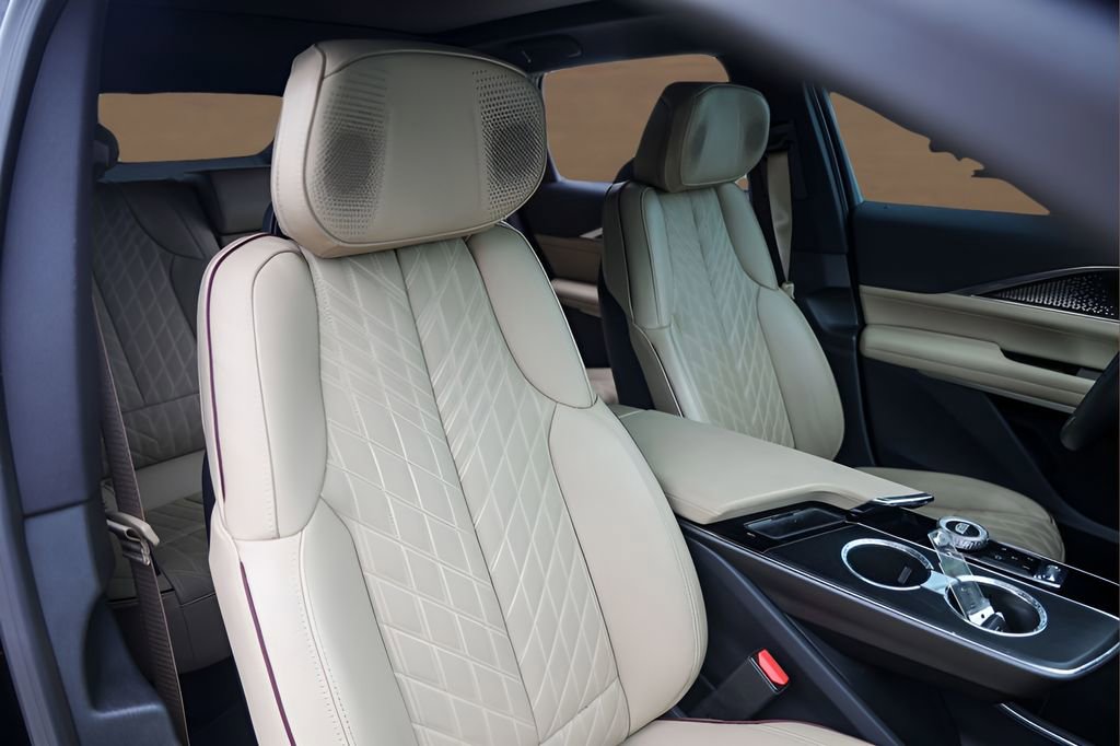 Certified 2024 Cadillac Lyriq Luxury w/ Nappa Leather Package RWD image 29