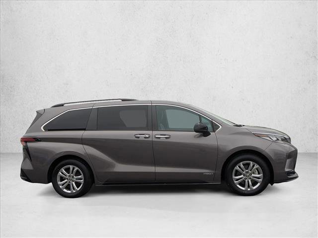 Used 2021 Toyota Sienna XSE image 9