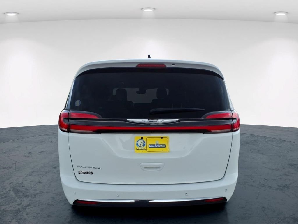 Used 2024 Chrysler Pacifica Touring-L FWD image 7