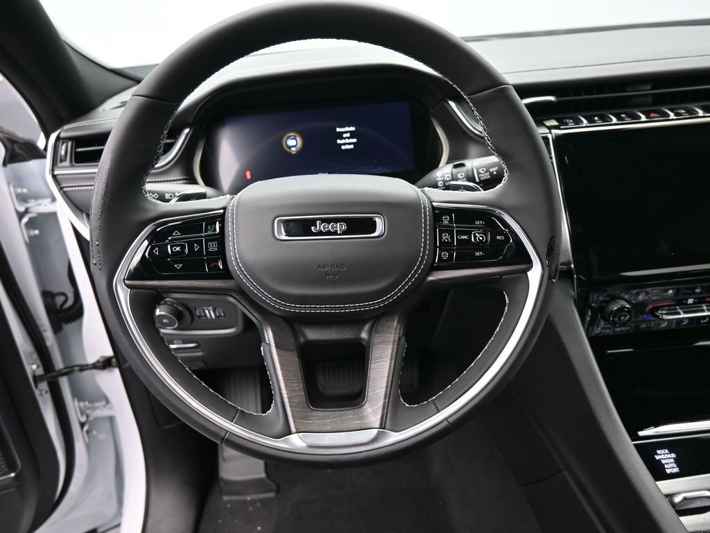 Used 2024 Jeep Grand Cherokee Overland image 16