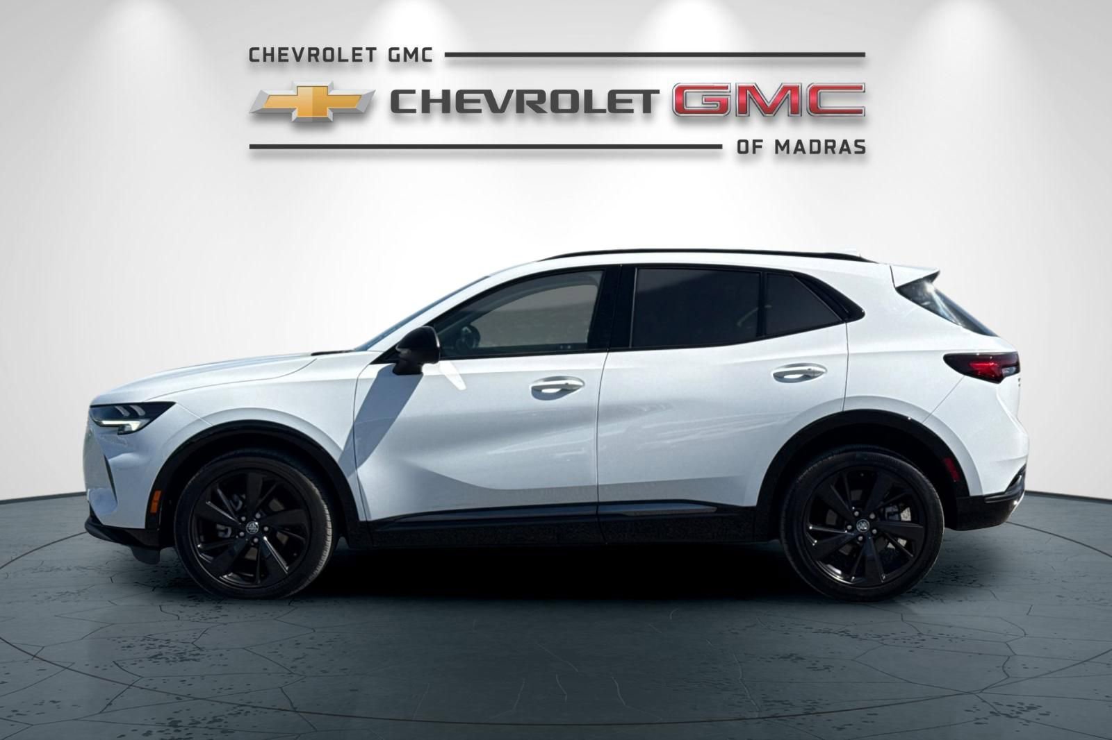 Used 2023 Buick Envision Essence w/ Technology Package I AWD/4WD image 6