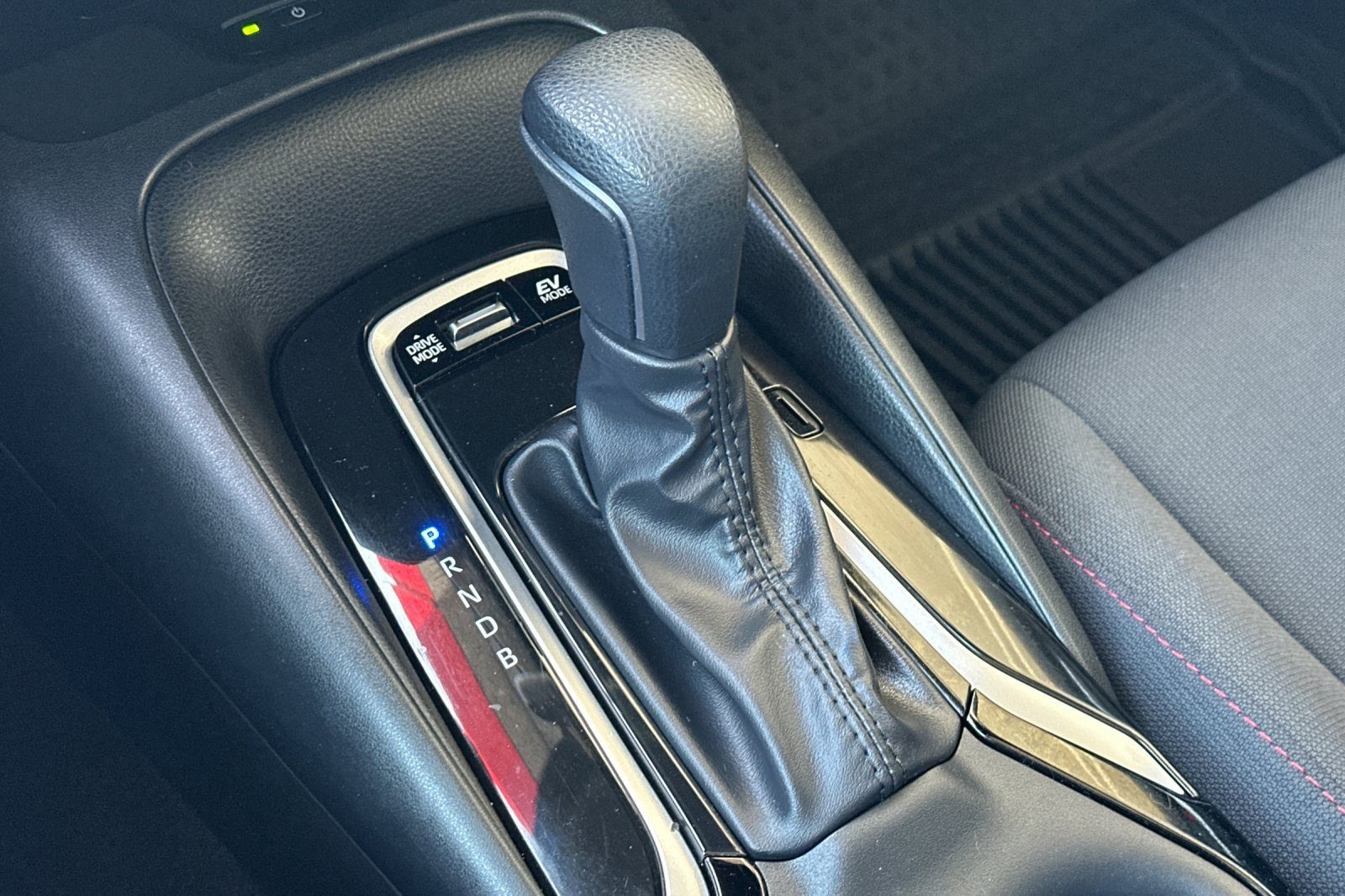 Certified 2025 Toyota Corolla SE w/ SE Premium Package image 19