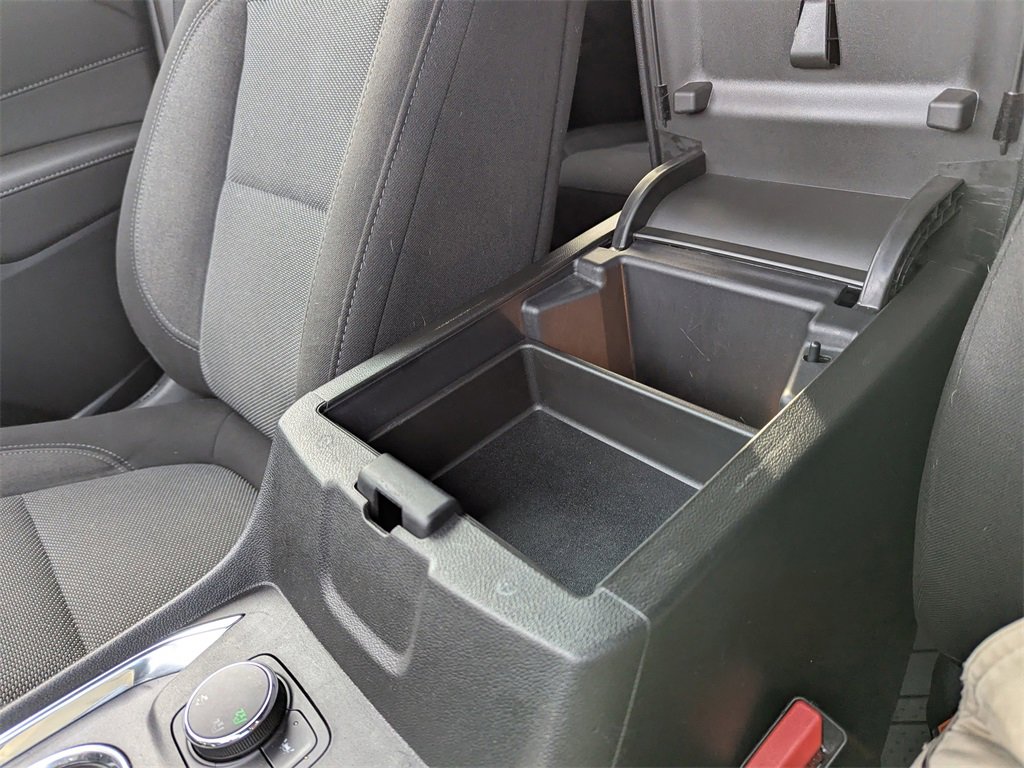 Used 2023 Chevrolet Traverse LT w/ Rear Camera Mirror Package image 28